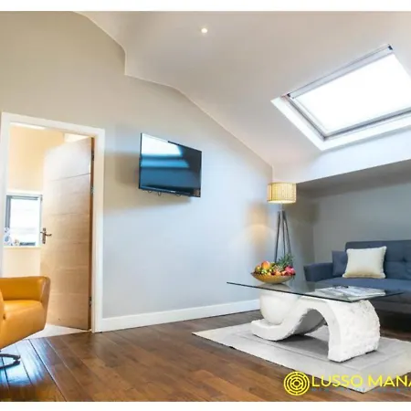 Stunning In Converted Chapel Apartment Sheffield